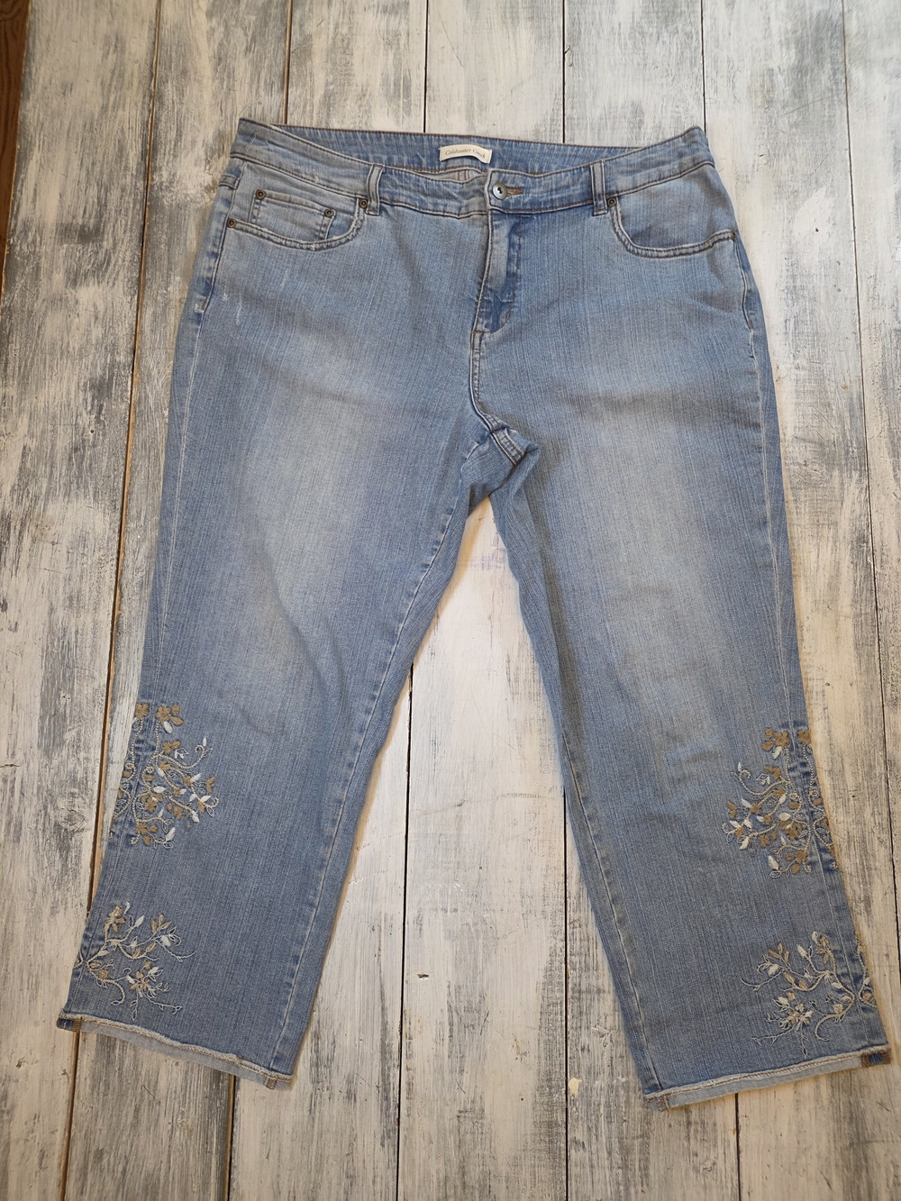 Coldwater Creek Women's Light Blue Cropped Jeans with Floral sz 16 Embroidery